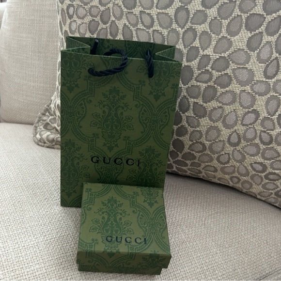 New GUCCI BLONDIE HOOP EARRINGS with bag and box ready to gift - Picture 6 of 6